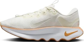 Nike Motiva sail/white/copper moon (Damen)