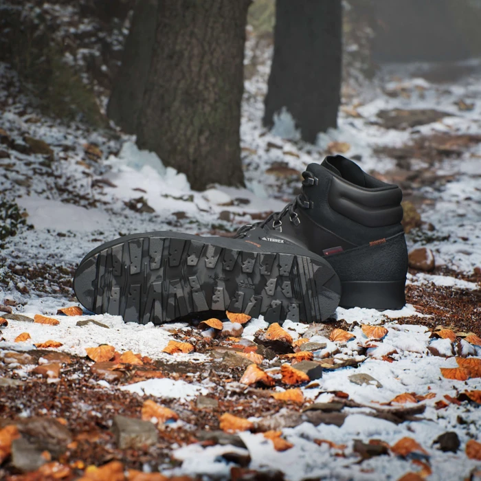adidas Terrex Snowpitch Cold.RDY core black/semi impact orange