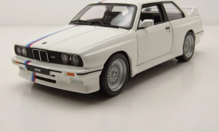 Bburago BMW M3 1988 weiß (1821100W)