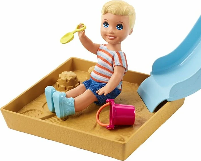 Mattel Barbie - Skipper Babysitters Inc. kleine Puppe mit Rutsche und Sandkasten Spielset