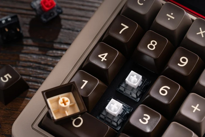 8BitDo Retro 18 Mechanical Numpad C64 Edition, beige, Kailh Box V2 WHITE, hot-swap, USB-C/Bluetooth