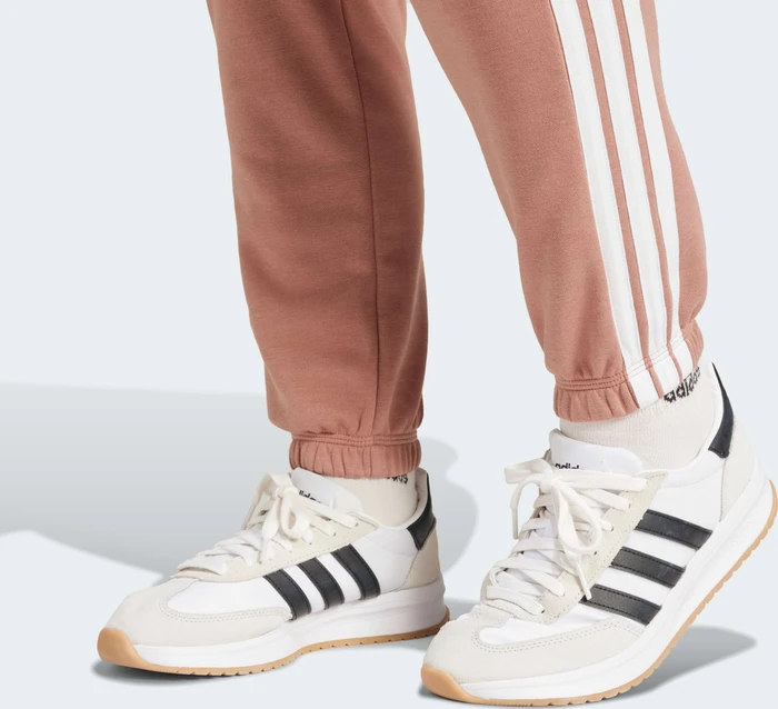 adidas Essentials 3-Streifen French Terry Cuffed Trainingshose lang warm clay/white (Damen)