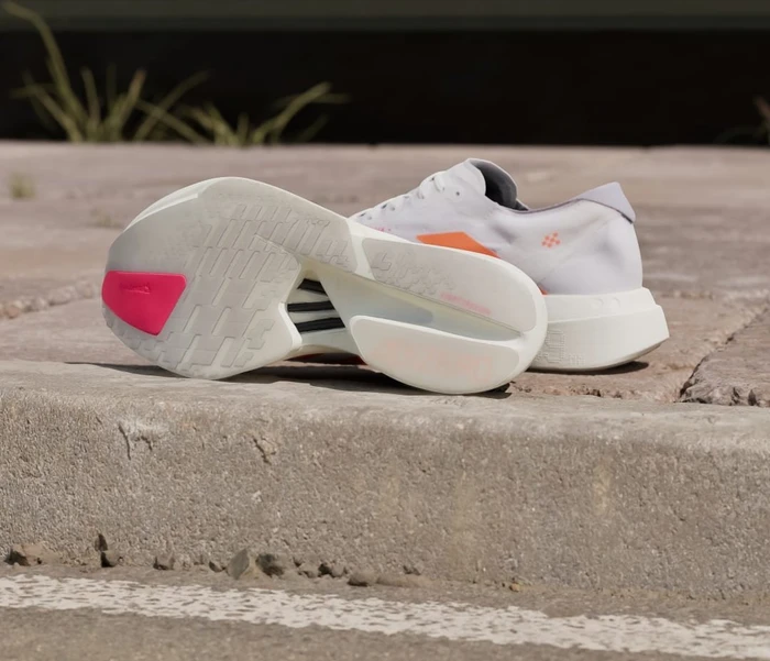 adidas Adizero Adios Pro 4 cloud white/lucid orange/lucid red (Herren)