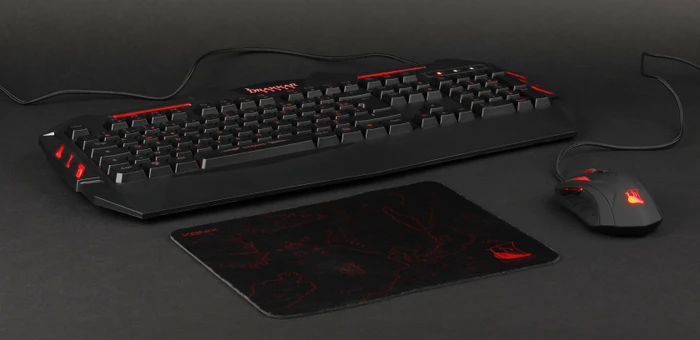 Konix Drakkar Raider Pack Gaming-Tastatur-Set, beleuchtete Tastatur, beleuchtete Maus und Mauspad, USB, DE