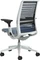Steelcase Think Bürostuhl mit Armlehnen, royalblau/hellblau Vorschaubild