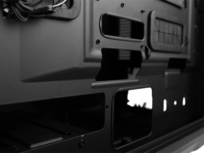 NZXT Phantom 630 Gunmetal, Acrylfenster