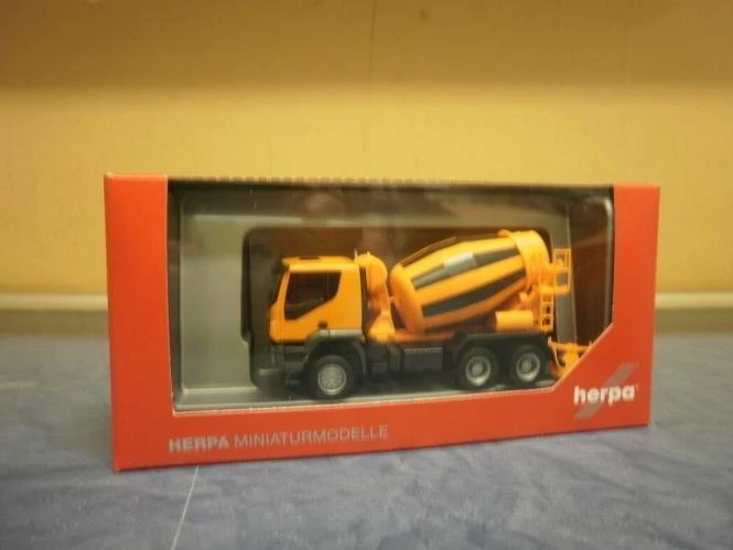 Herpa Iveco Trakker 6x6 Betonmischer-LKW orange