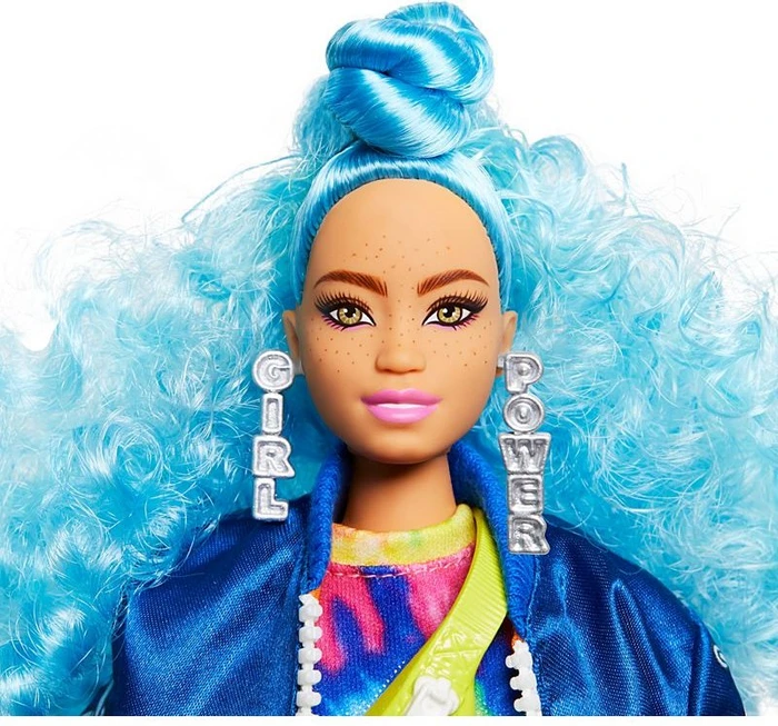 Mattel Barbie - Extra mit blauen Haaren und Skateboard Curvy