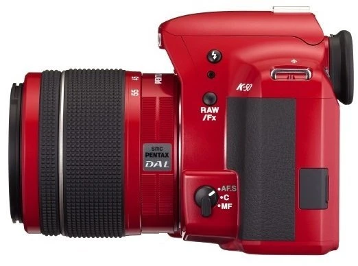 Pentax K-50 rot mit Objektiv smc DA 18-55mm 3.5-5.6 AL WR und smc DA 50-200mm 4.0-5.6 ED WR