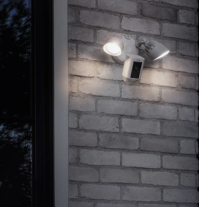 Ring Floodlight Cam, weiß