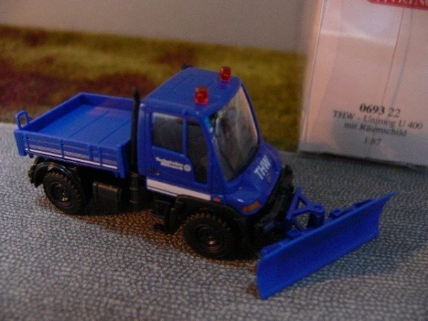 Wiking Modern Edition THW Unimog U 400 mit Räumschild