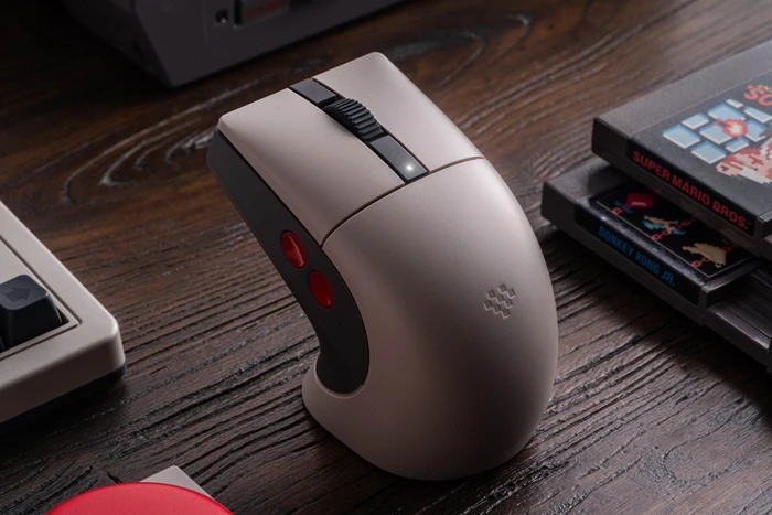 8BitDo Retro R8 Mouse mit Ladestation, N Edition, grau/rot, USB/Bluetooth