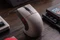 8BitDo Retro R8 Mouse mit Ladestation, N Edition, grau/rot, USB/Bluetooth Vorschaubild