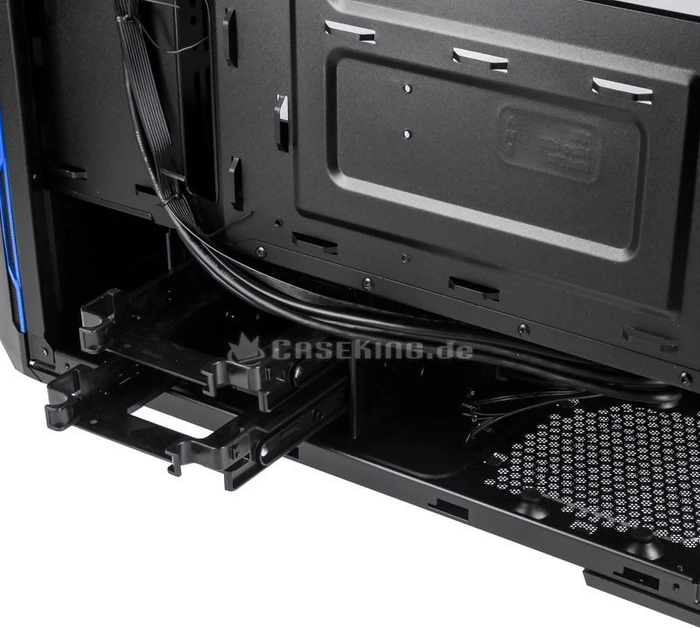 Cooler Master MasterBox MB600L schwarz/blau, Acrylfenster, mit 5.25" Schacht