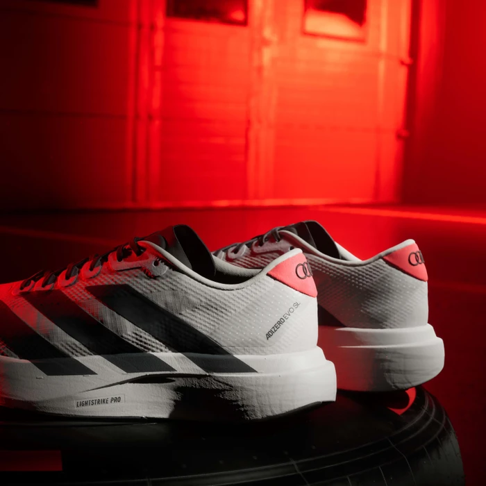 adidas Adizero Evo SL Woven Audi Revolut F1 Team chalk pearl/utility black/hi-res red (Herren)