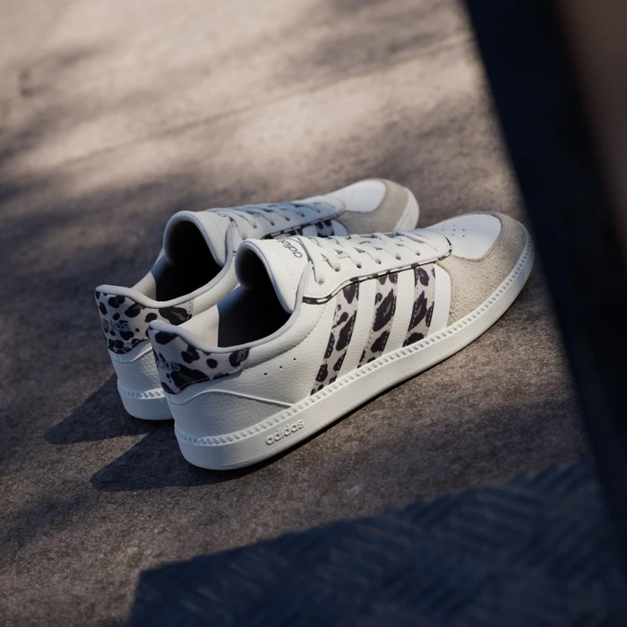 adidas Breaknet Sleek core white/crystal linen/khaki six (Damen)