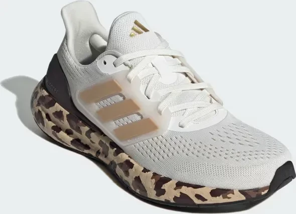 adidas Pureboost 23 core white/gold metallic/shadow brown (Damen)