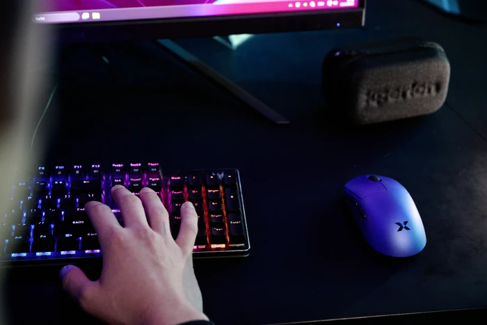 Xperion XP ONE Wireless E-Sport Gaming Mouse, blau, USB/Bluetooth