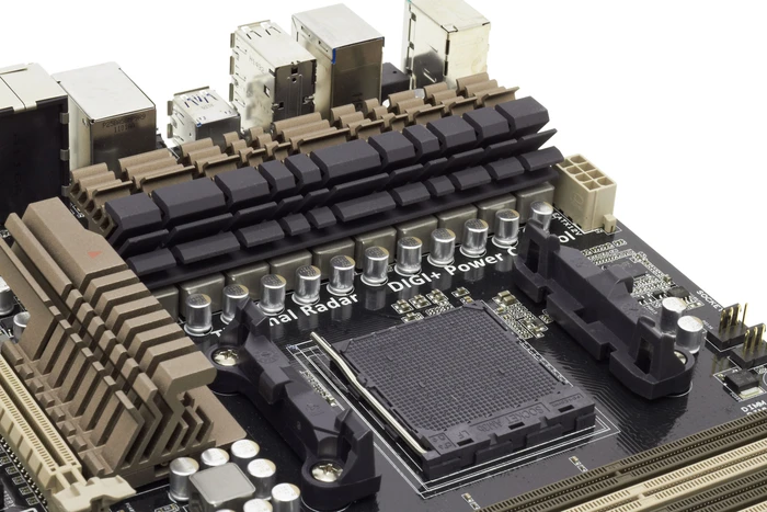 ASUS TUF Sabertooth 990FX R2.0 (AMD AM3+)
