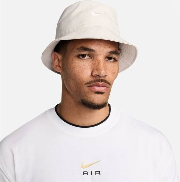 Nike Apex Swoosh-Bucket Kappe light orewood brown/sail