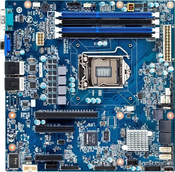 GIGABYTE C222