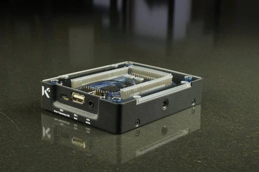 KKSB Aluminiumgehäuse für Arduino GIGA Display Shield/GIGA R1 WiFi, inkl. Display Stand, schwarz