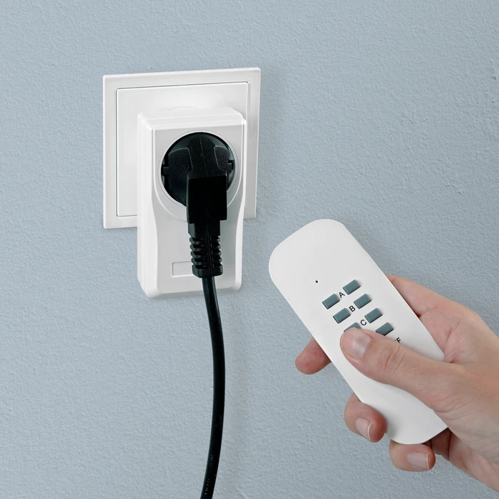 uniTEC 3+1 Micro, Funksteckdose mit Fernbedienung weiß, Set