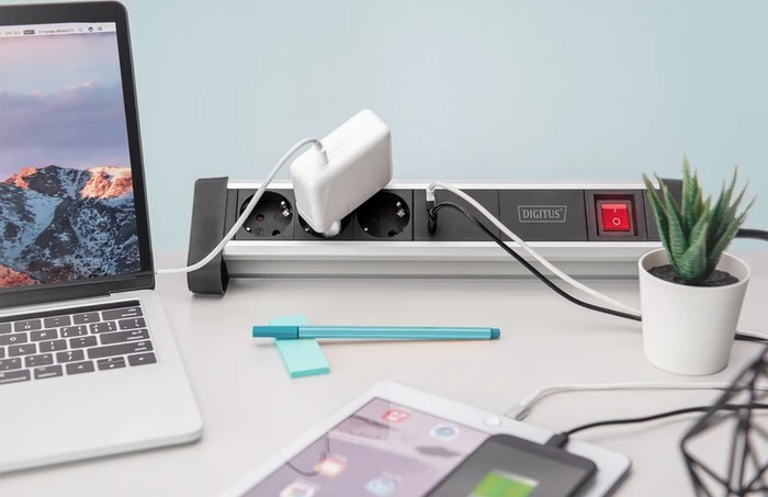 Digitus Home & Office Tisch-Steckdosenleiste, 3-fach, 1x USB-C/1x USB-A, 1.5m