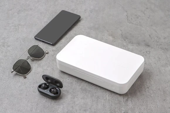 Samsung ITFIT UV-Desinfektionsbox mit induktiver Ladefunktion weiß