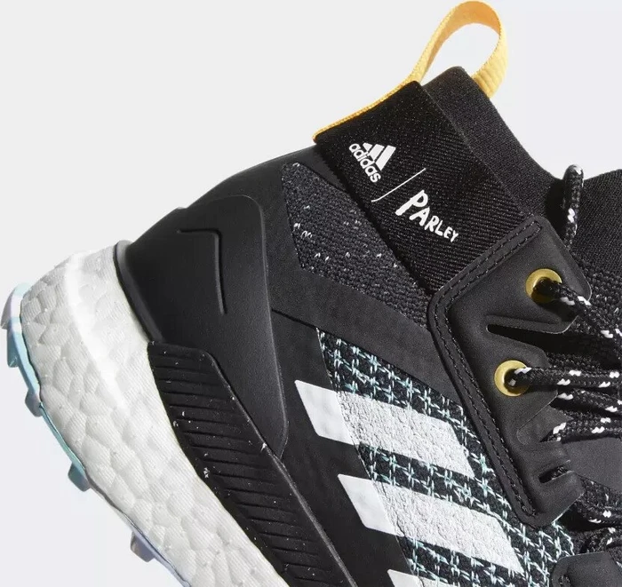 adidas Terrex Free Hiker Parley core black/cloud white/real gold (Damen)