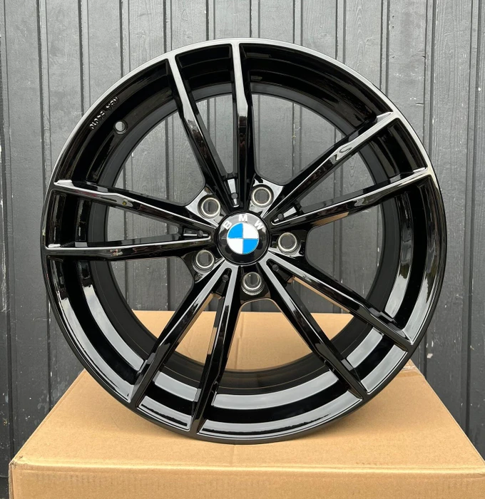 Ultra Wheels Bay 8.0x18 5/112 ET28 (verschiedene Farben)
