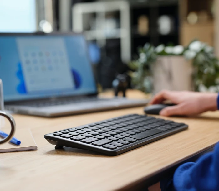Trust Lyra Compact Wireless Keyboard, schwarz, USB/Bluetooth, DE