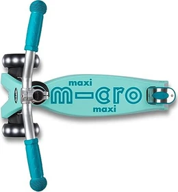 Micro Maxi Micro Deluxe Pro LED Kickboard vibrant blue