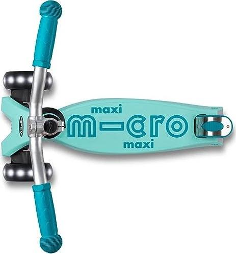Micro Maxi Micro Deluxe Pro LED Kickboard
