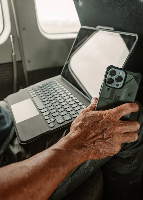 UAG Rugged Bluetooth Keyboard with Trackpad für iPad 7/iPad 8/iPad 9, schwarz, DE