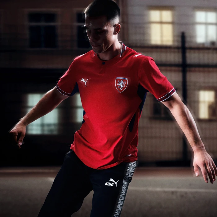 Puma FIFA WM 2026 Tschechien Heimtrikot kurzarm dark cherry/puma navy (Junior)
