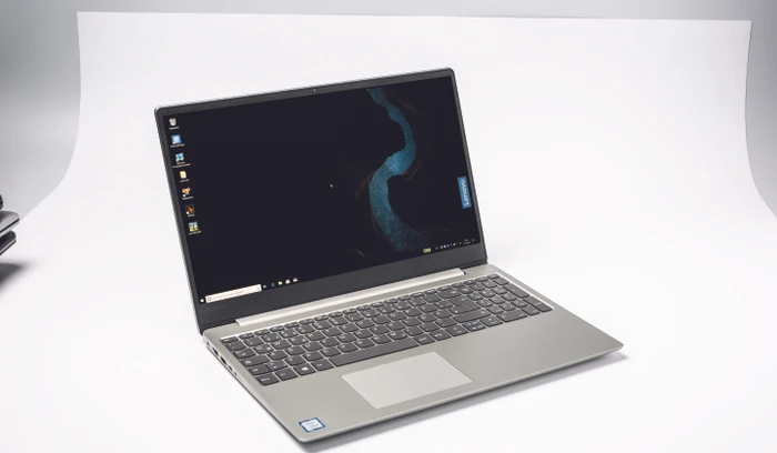 Lenovo IdeaPad 330S-15IKB, Platinum Grey, Core i5-8250U, 8GB RAM, 256GB SSD, DE