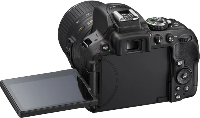 Nikon D5300 schwarz mit Objektiv AF-S DX 18-55mm 3.5-5.6 G VR