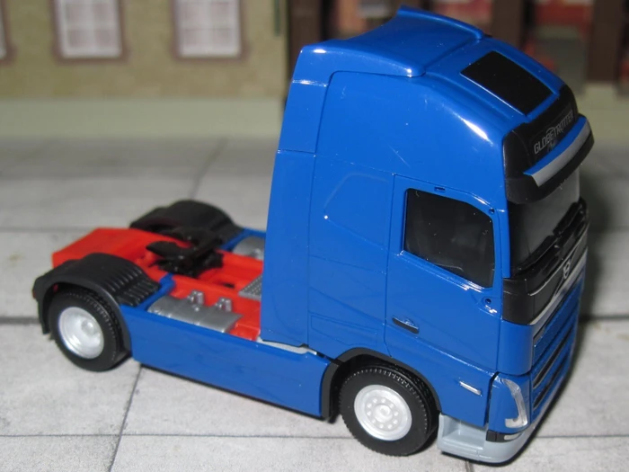 Herpa Volvo FH GL XL 2020 Zugmaschine erweiterte Ausstattung blau