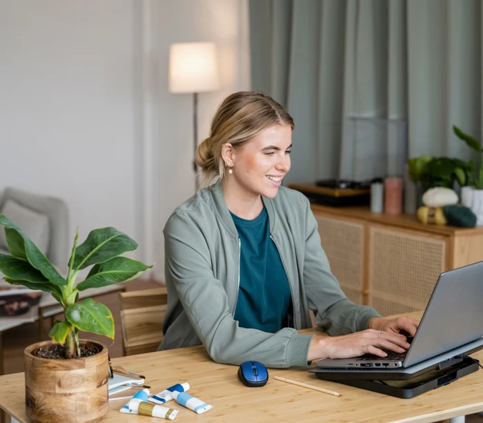 Trust Yvi+ Silent Wireless Mouse blau, ECO zertifiziert, USB