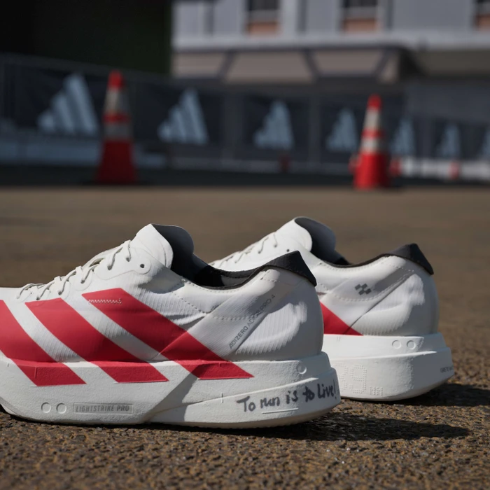 adidas Adizero Adios Pro 4 off white/better scarlet/core black (Herren)