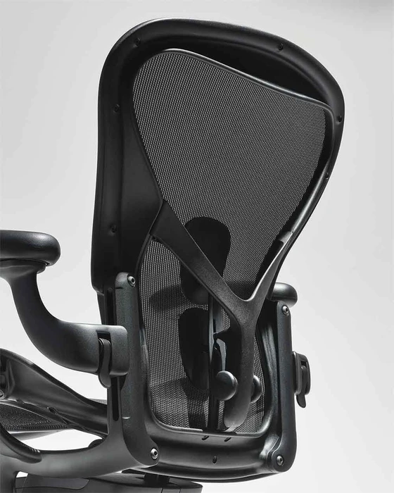Herman Miller Aeron remastered Bürostuhl, Onyx schwarz, Größe B, Armlehnen Vinyl, Fußkreuz/Mechanik Kunststoff schwarz