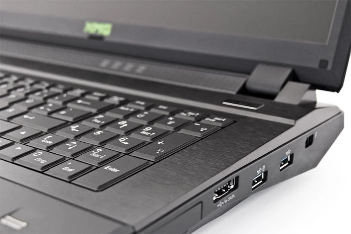 Schenker XMG P723-9EP Pro, Core i7-4700MQ, 16GB RAM, 120GB SSD, 1TB HDD, 2x Radeon HD 8970M, DE