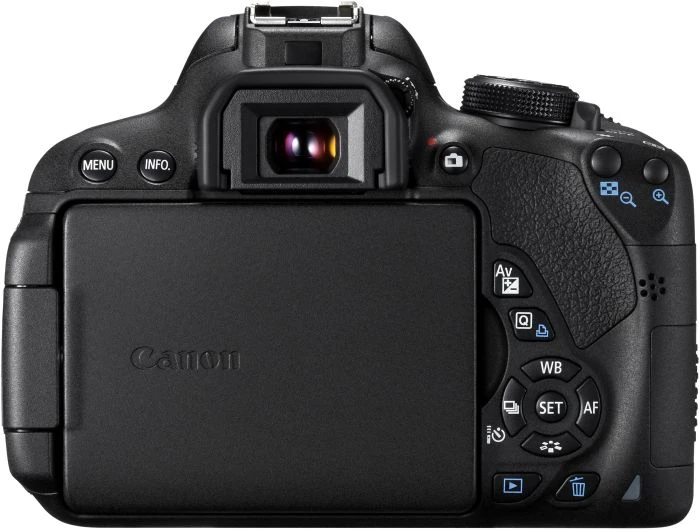 Canon EOS 700D mit Objektiv EF-S 18-135mm 3.5-5.6 IS STM