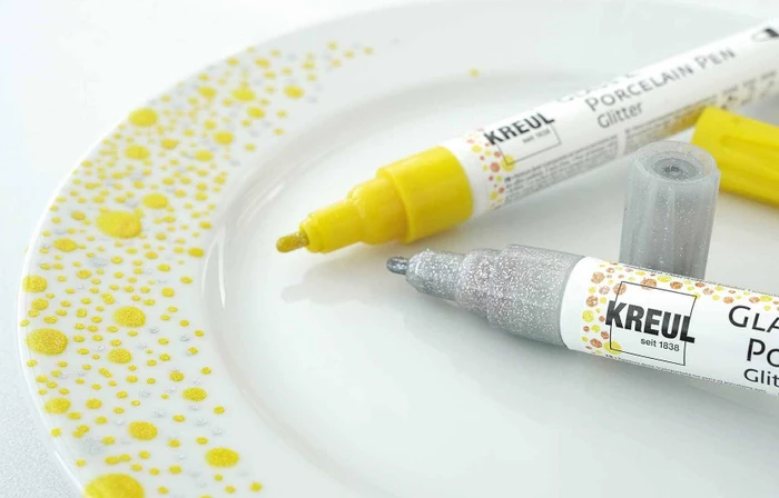Kreul Glass & Porcelain Pen Glitter medium 5 Farben/rot/blau/hellgrün/anthrazit, 5er-Set, Kartonbox