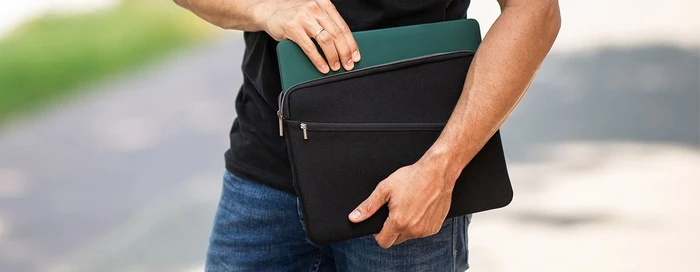 Artwizz Neopreen Sleeve Pro für MacBook Air 13" (2022 / M2), schwarz