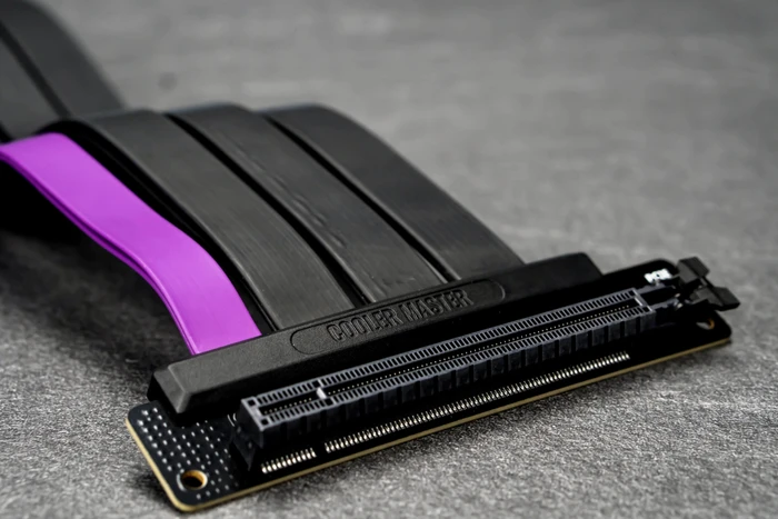 Cooler Master Riser Cable, gewinkelt, PCIe 4.0, 200mm, schwarz