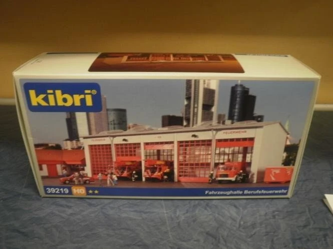 Kibri Fahrzeughalle Berufsfeuerwehr
