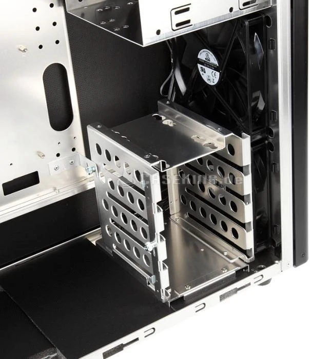 Lian Li PC-7HB schwarz, schallgedämmt