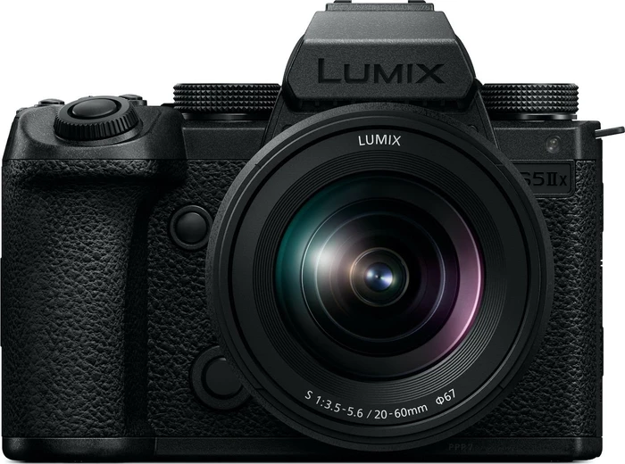 Panasonic Lumix DC-S5IIX mit Objektiv Lumix S 20-60mm 3.5-5.6